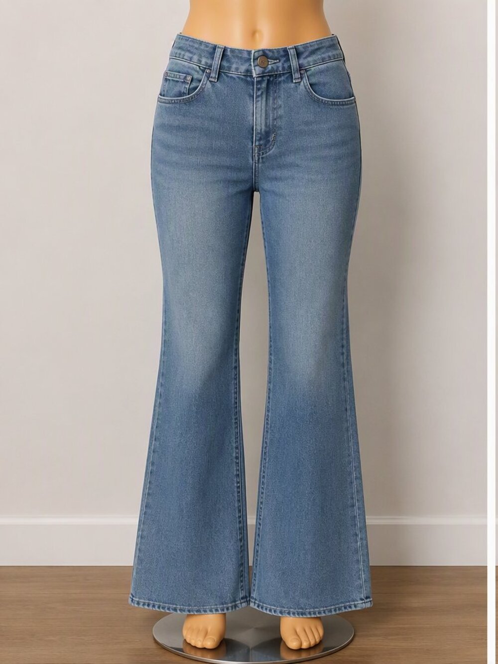 Vintage-Inspired Flare Seven Jeans – Effortlessly Chic!